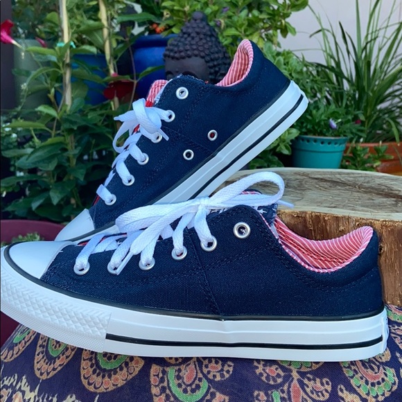 ⭐️ New Stars and Stripes Converse Sneakers Sz 6.5 - Picture 2 of 11